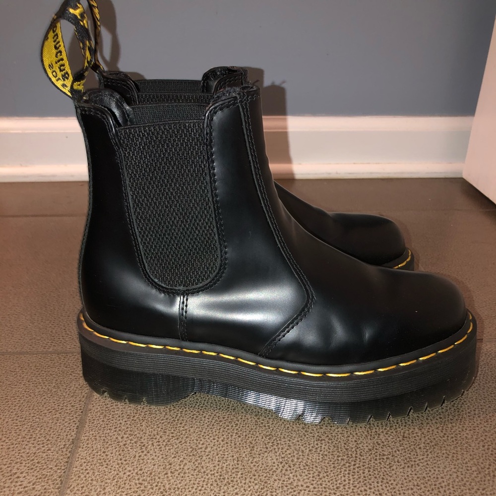 COPY - WORN ONCE PLATFORM CHELSEA DR MARTENS🤠